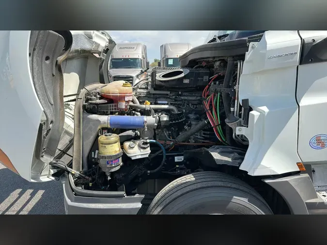 2020 Freightliner Cascadia 126