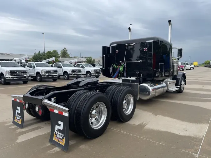 2022 Peterbilt 389