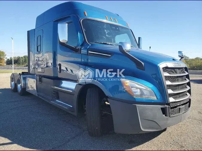 2021 FREIGHTLINER Cascadia 126