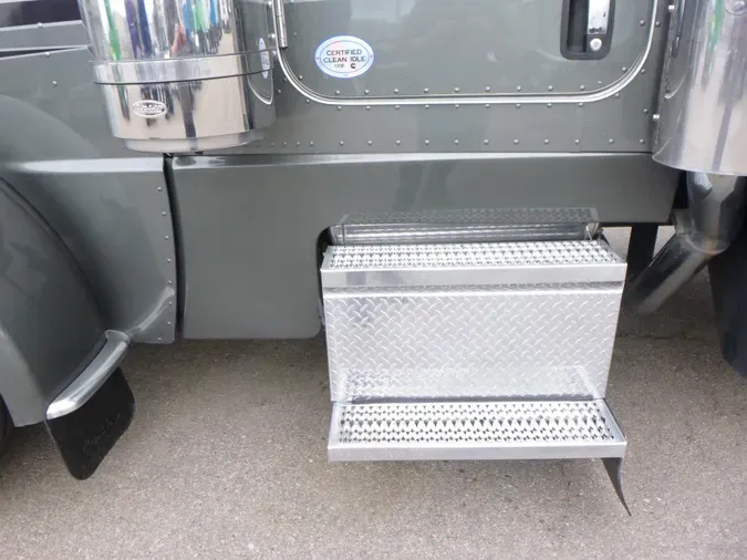 2021 Peterbilt 389