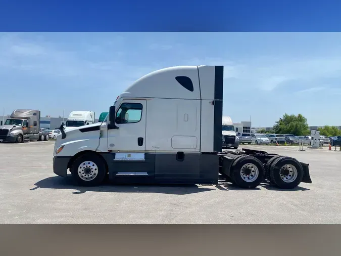 2022 Freightliner Cascadia 126