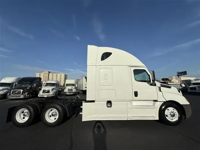 2019 FREIGHTLINER CASCADEVO1