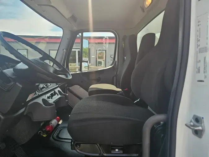 2021 FREIGHTLINER M2 106