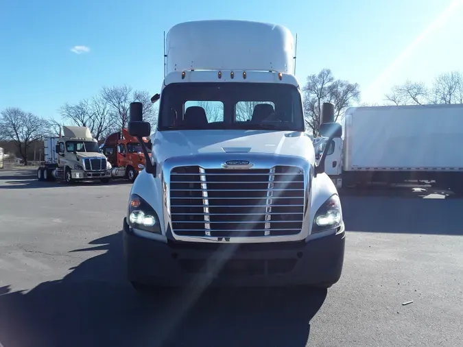 2018 FREIGHTLINER/MERCEDES CASCADIA 125