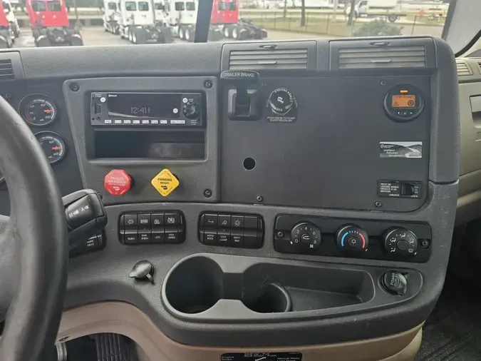 2018 FREIGHTLINER/MERCEDES CASCADIA 113