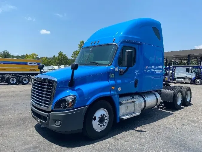 2020 Freightliner X12564ST