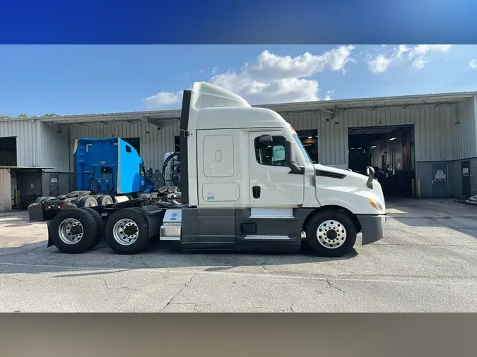 2021 Freightliner Cascadia 126