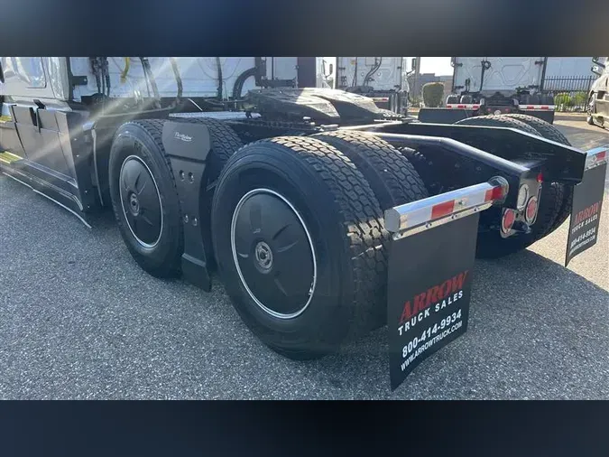 2022 FREIGHTLINER CA126