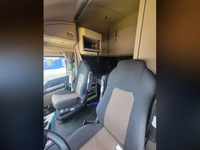 2023 Kenworth T680
