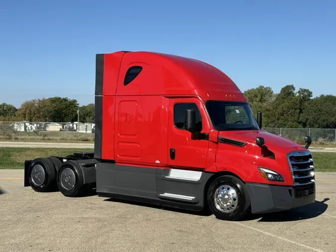 2020 FREIGHTLINER Cascadia 126