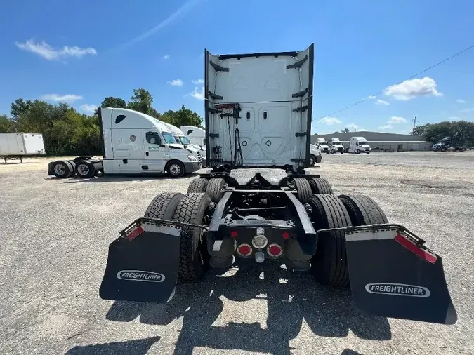 2020 Freightliner T12664ST