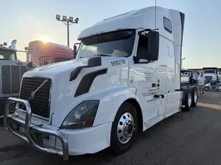 2017 VOLVO VNL64T670