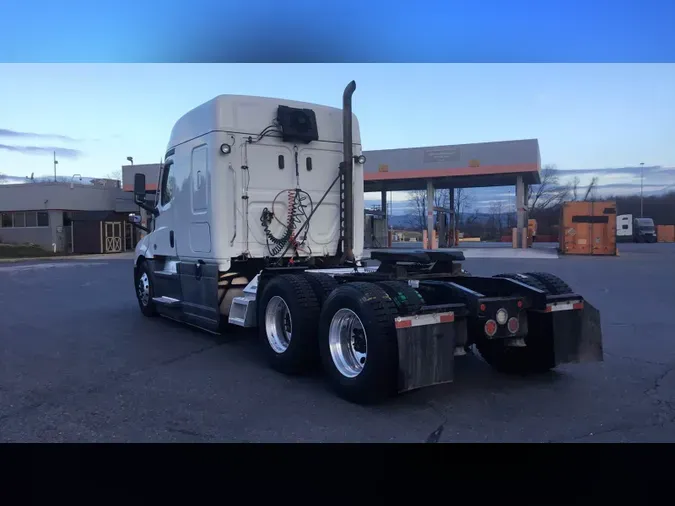 2021 Freightliner Cascadia 126