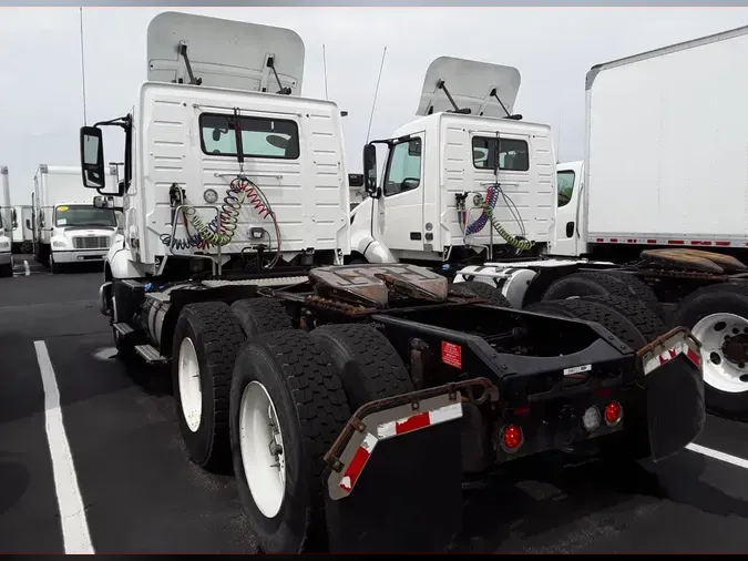 2020 VOLVO VNL64T-300