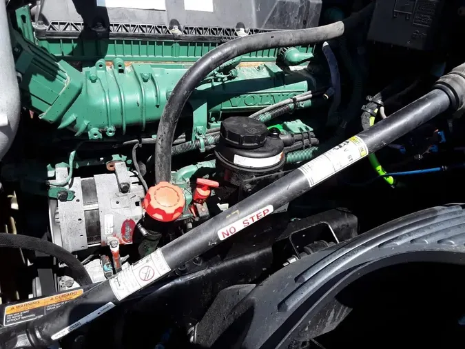 2020 VOLVO VNL64T-760