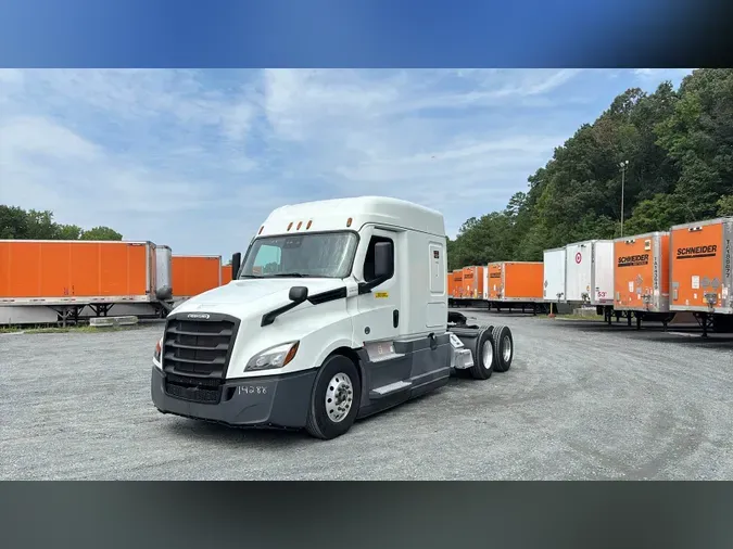 2022 Freightliner Cascadia 126a8ceb3eb6360b9152a5adccd0f94602d