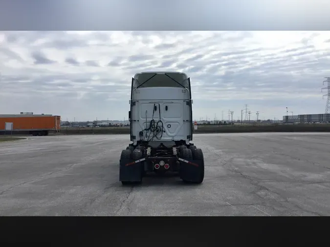 2021 Freightliner Cascadia 126