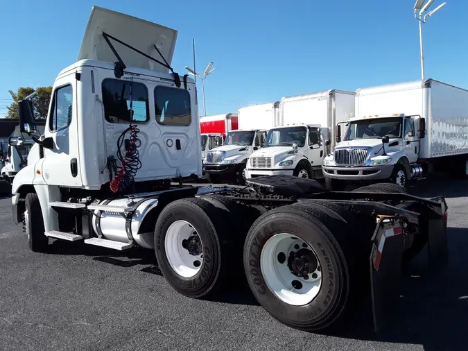 2018 FREIGHTLINER/MERCEDES CASCADIA 125