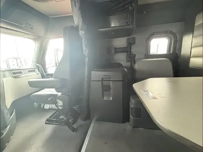 2021 Freightliner Cascadia 126