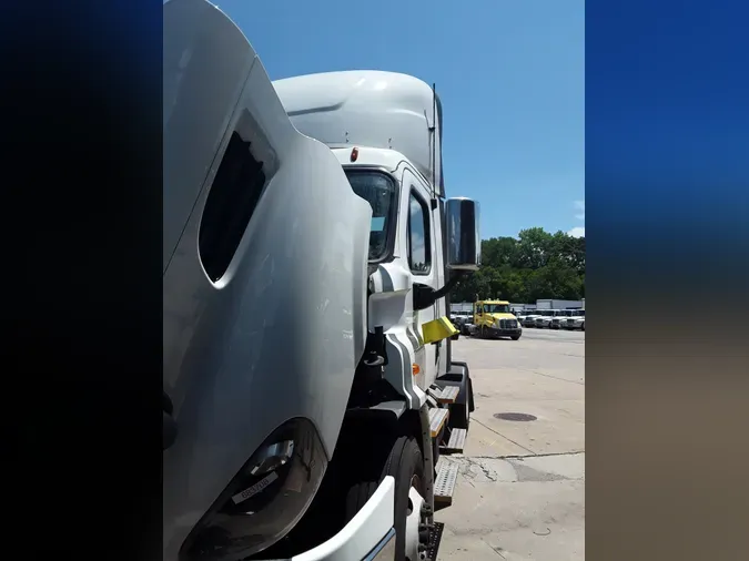 2018 FREIGHTLINER/MERCEDES CASCADIA 113