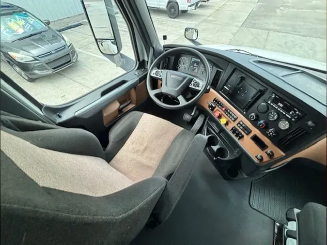 2022 Freightliner Cascadia 126