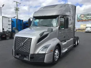 2021 VOLVO VNL64T760