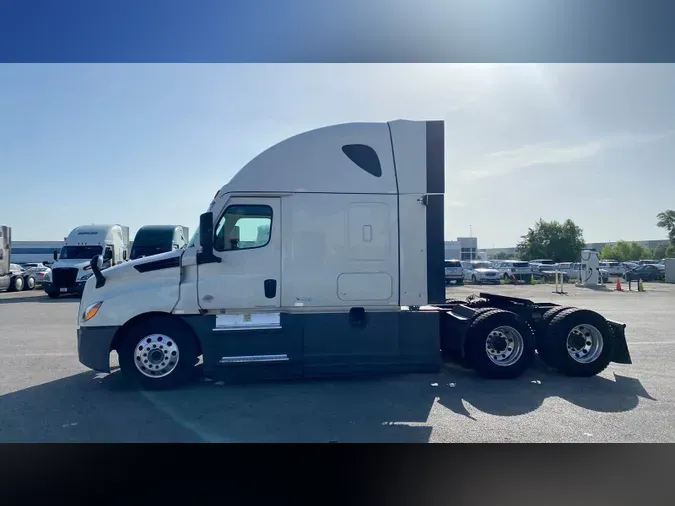 2022 Freightliner Cascadia 126