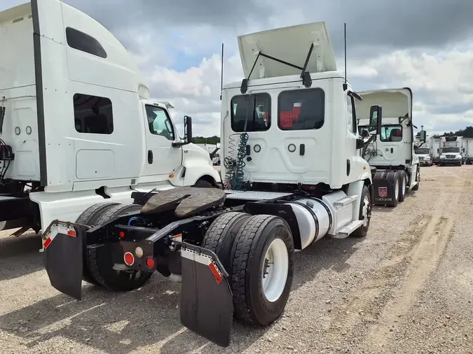 2020 FREIGHTLINER CASCADIA 113