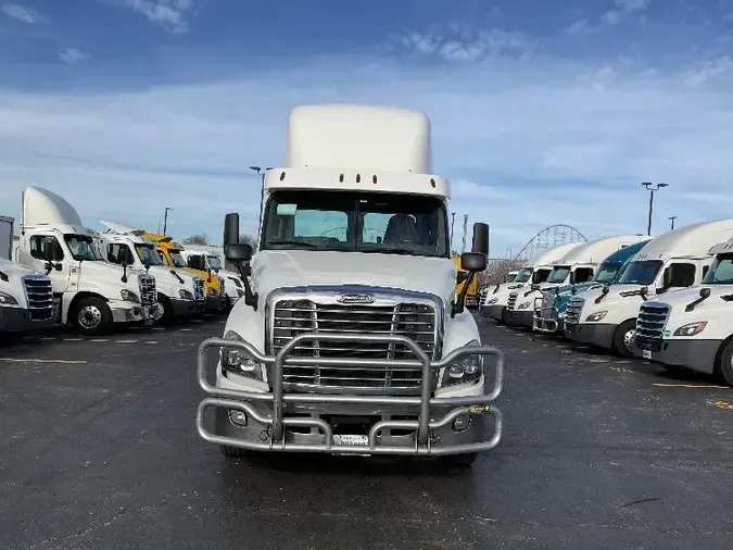 2017 Freightliner X12564ST