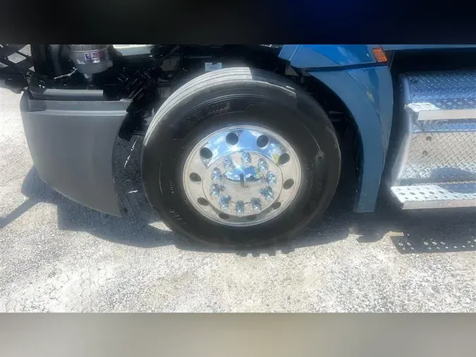 2019 FREIGHTLINER CA126