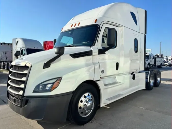 2020 Freightliner Cascadia 126