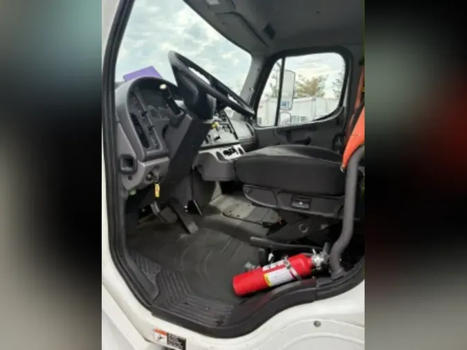 2017 FREIGHTLINER/MERCEDES M2 106