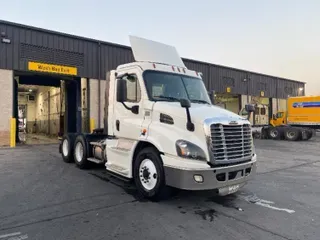 2017 FREIGHTLINER X11364ST