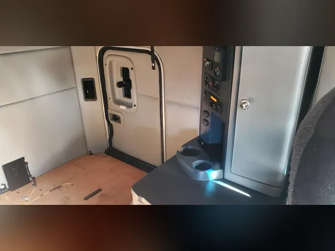 2022 Peterbilt 579a8f7f978294b3e225bcc377668375a1e