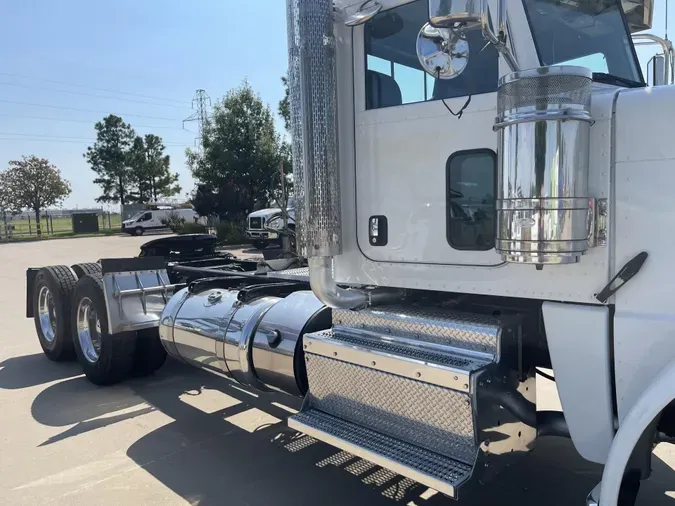 2015 Peterbilt 389