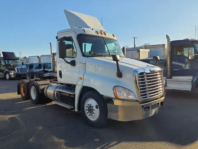 2016 FREIGHTLINER/MERCEDES CASCADIA 125