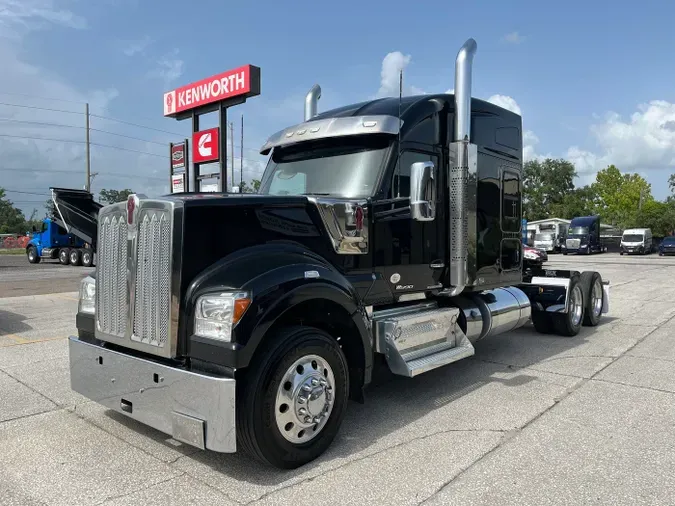 2020 Kenworth W990