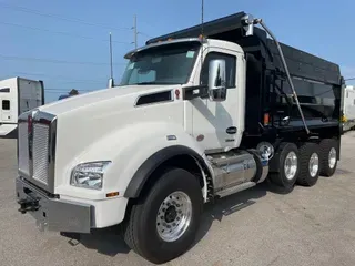 2025 Kenworth T880