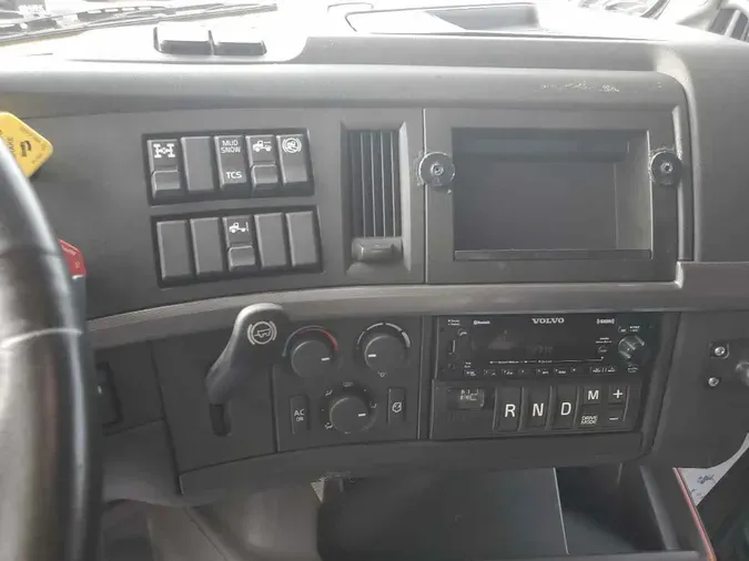2023 VOLVO VNL64T760