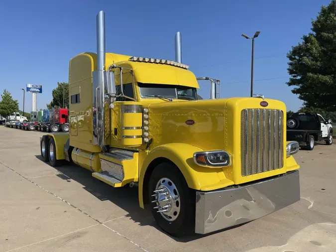 2023 Peterbilt 389