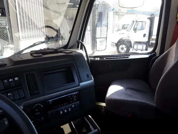 2019 VOLVO VNR42T 300