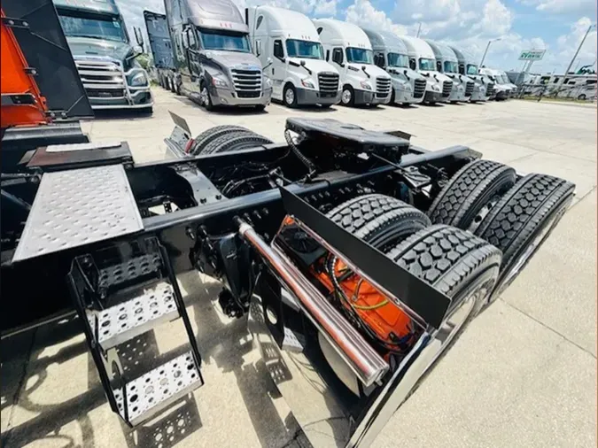 2022 FREIGHTLINER CASCADIA 126