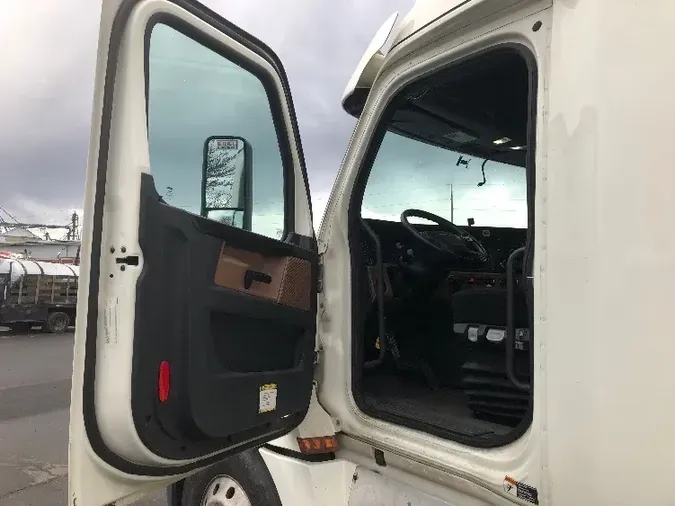 2019 Freightliner T12664ST