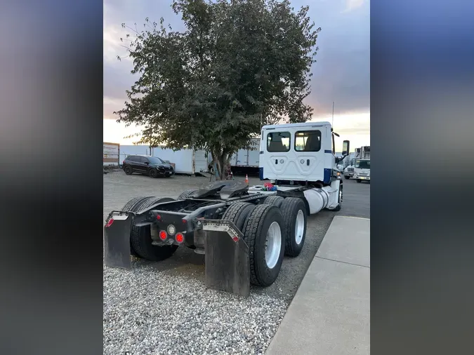 2018 FREIGHTLINER/MERCEDES CASCADIA 125