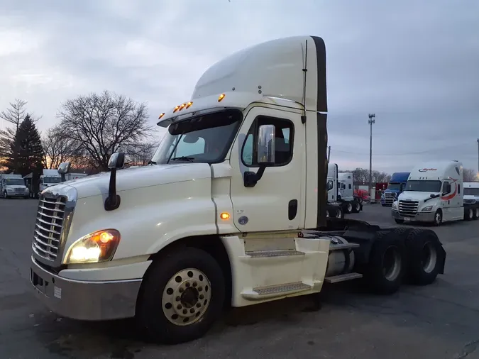 2016 FREIGHTLINER/MERCEDES CASCADIA 125a90b74d38b48f7fbf70719051432ae31