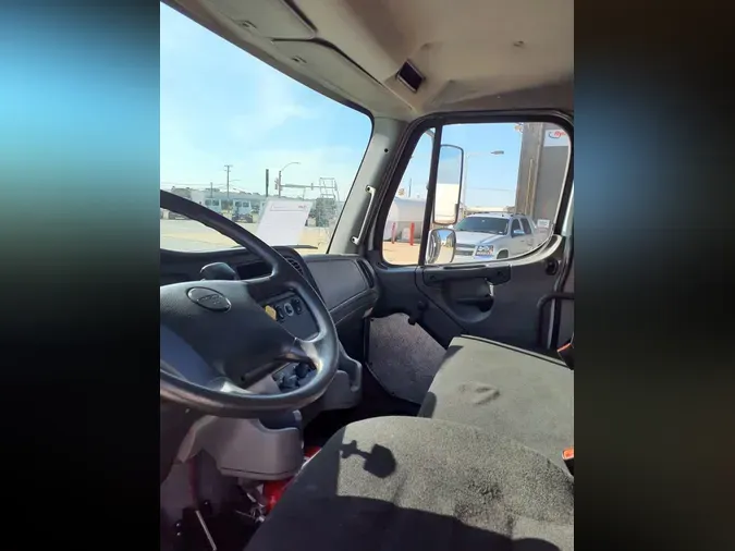 2018 FREIGHTLINER M2 106