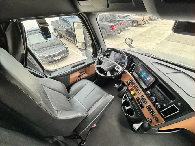 2024 Freightliner Cascadia 126