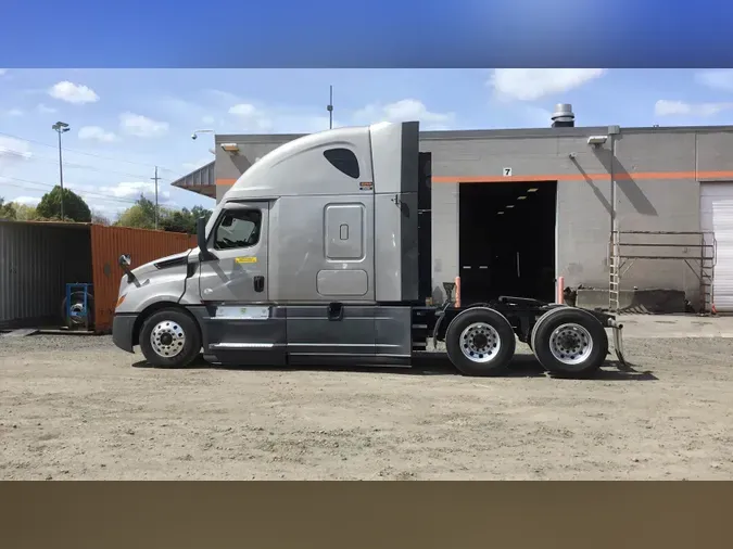 2023 Freightliner Cascadia 126