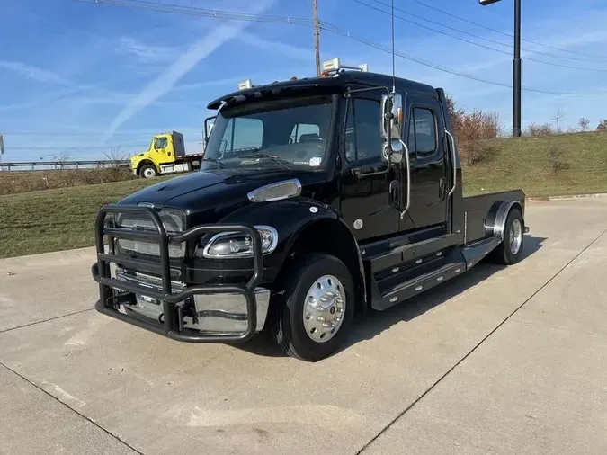 2022 Freightliner BUSINESS CLASS M2 106