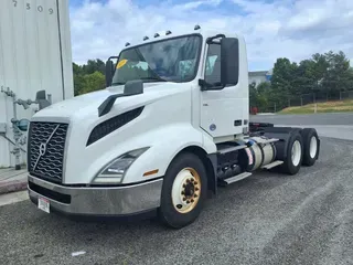 2019 VOLVO VNL64T-300